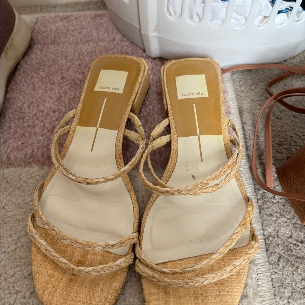 Dolce Vita Women's Tan Sandals